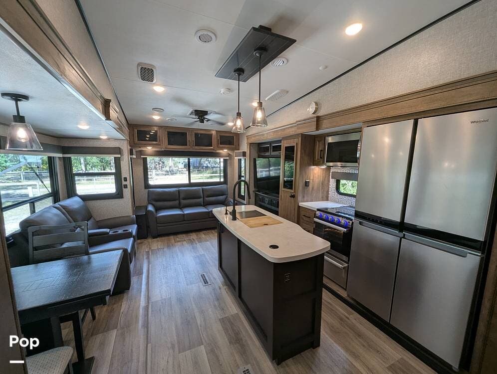 Contact us now about this 2022 Jayco Eagle 321RSTS! 2022 Eagle 321RSTS by Jayco from Pop RVs in Sarasota, Florida