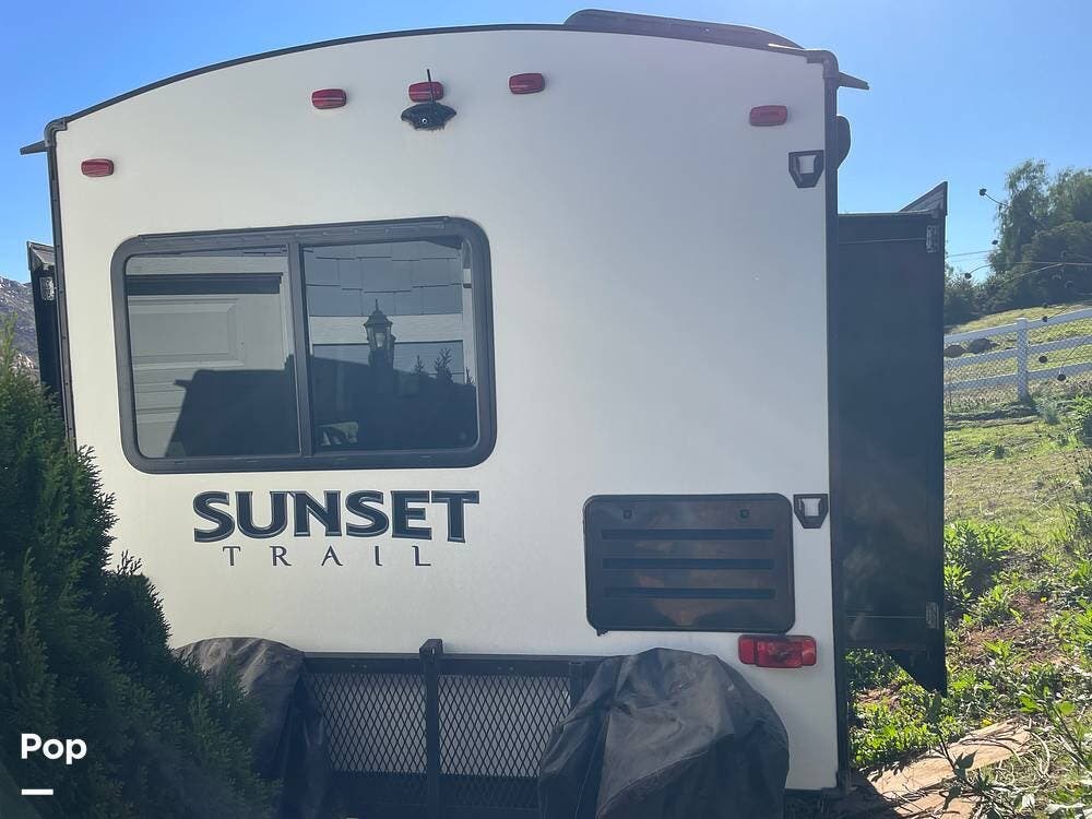 Used 2018 CrossRoads Sunset Trail Grand Reserve 33CK available in Lakeside, California
