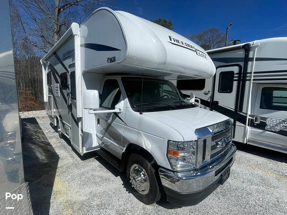 Call now about this 2024 Thor Motor Coach Freedom Elite 22HE! 2024 Thor Motor Coach Freedom Elite 22HE - Used Class C For Sale by Pop RVs in Hiram, Georgia features Generator, Awning, Air Conditioning