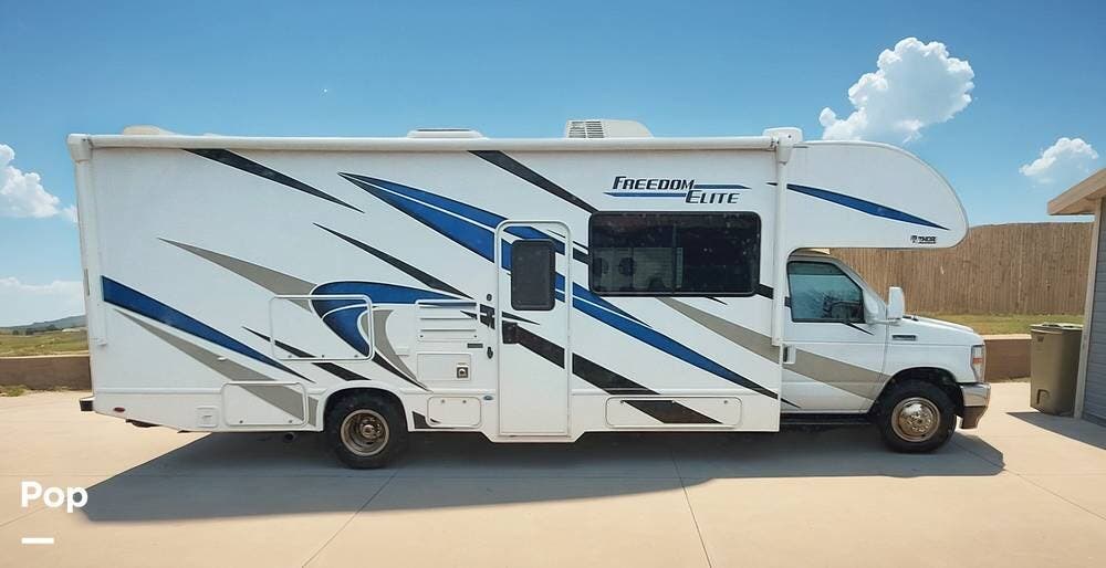 Call now about this 2021 Thor Motor Coach Freedom Elite 27FE! 2021 Thor Motor Coach Freedom Elite 27FE - Used Class C For Sale by Pop RVs in Chilton, Wisconsin features Awning, Air Conditioning, Leveling Jacks, Generator, Slideout