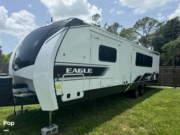 Call now about this 2024 Jayco Eagle 320FBOK! 2024 Jayco Eagle 320FBOK - Used Travel Trailer For Sale by Pop RVs in Sarasota, Florida features Leveling Jacks, Awning, Air Conditioning, Slideout
