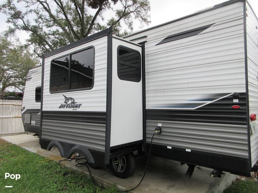 Contact us now about this 2022 Jayco Jay Flight 24RBS! 2022 Jay Flight 24RBS by Jayco from Pop RVs in Tampa, Florida