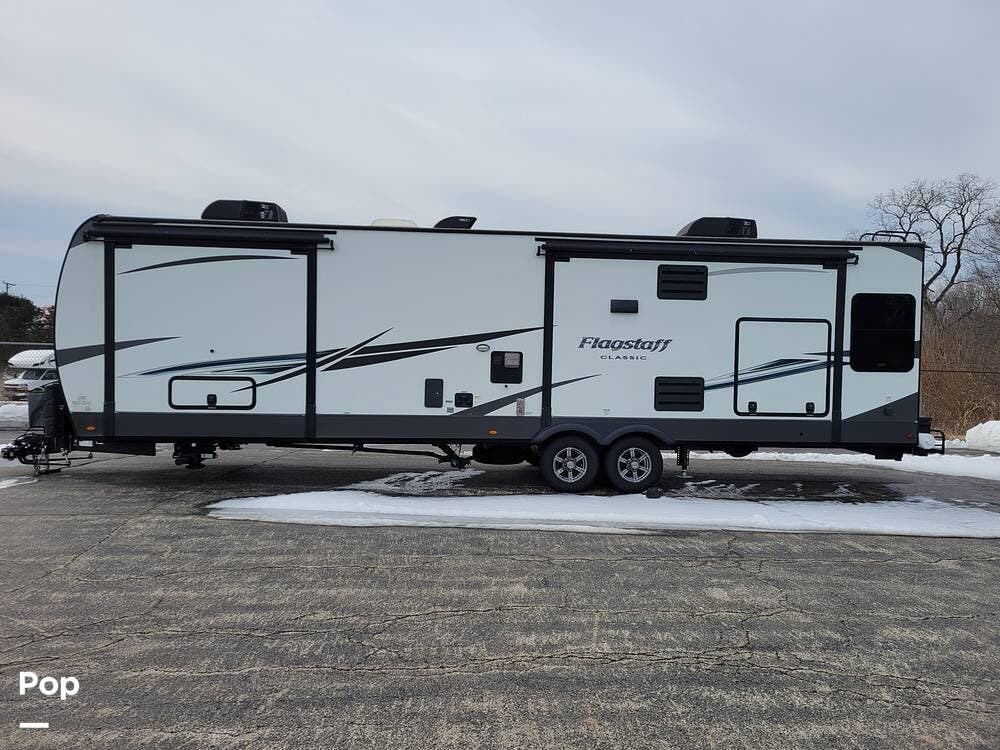 Call now about this 2021 Forest River Flagstaff 832IKRL! 2021 Forest River Flagstaff 832IKRL - Used Travel Trailer For Sale by Pop RVs in Sandwich, Illinois features Air Conditioning, Awning, Slideout