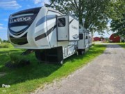 Call now about this 2021 Heartland ElkRidge 38MB! 2021 Heartland ElkRidge 38MB - Used Fifth Wheel For Sale by Pop RVs in Ira, Michigan features Leveling Jacks, Slideout, Awning, Air Conditioning