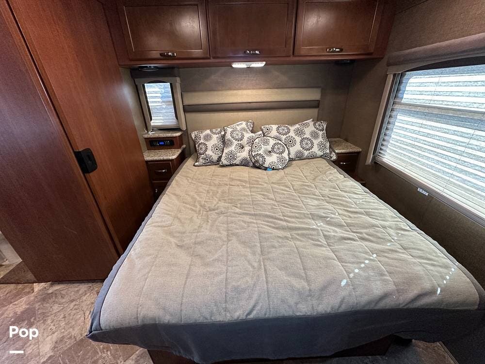 Call now about this 2015 Thor Motor Coach A.C.E. 29.3! 2015 Thor Motor Coach A.C.E. 29.3 - Used Class A For Sale by Pop RVs in Brookshire, Texas features Awning, Leveling Jacks, Slideout, Air Conditioning, Generator