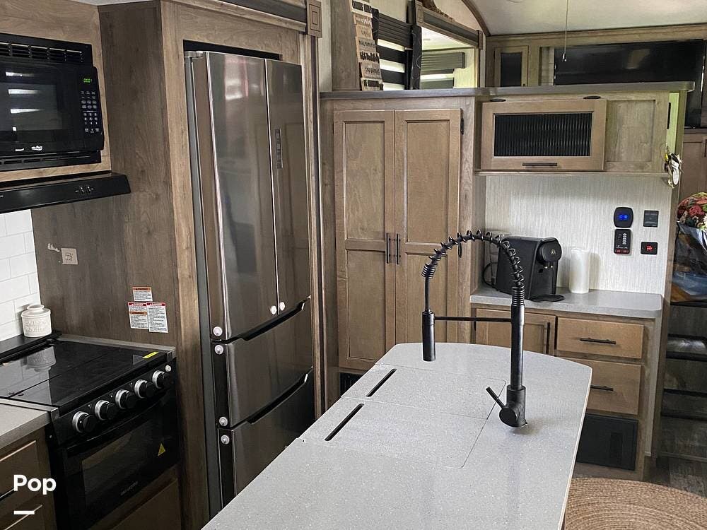 Call now about this 2020 Forest River Sabre 37FLH! 2020 Forest River Sabre 37FLH - Used Fifth Wheel For Sale by Pop RVs in Sebastian, Florida features Air Conditioning, Leveling Jacks, Slideout, Awning