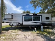 Call now about this 2022 Keystone Arcadia 3940LT! 2022 Keystone Arcadia 3940LT - Used Fifth Wheel For Sale by Pop RVs in Daytona Beach, Florida features Awning, Slideout, Air Conditioning