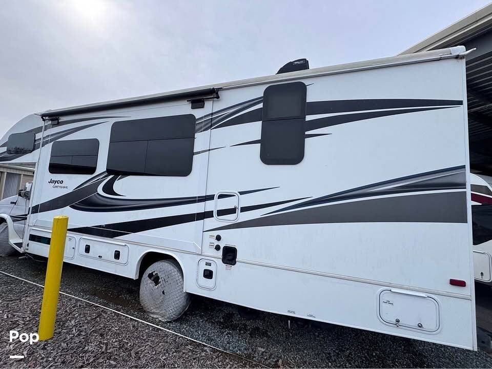 Contact us now about this 2018 Jayco Greyhawk 26Y! 2018 Greyhawk 26Y by Jayco from Pop RVs in Galt, California