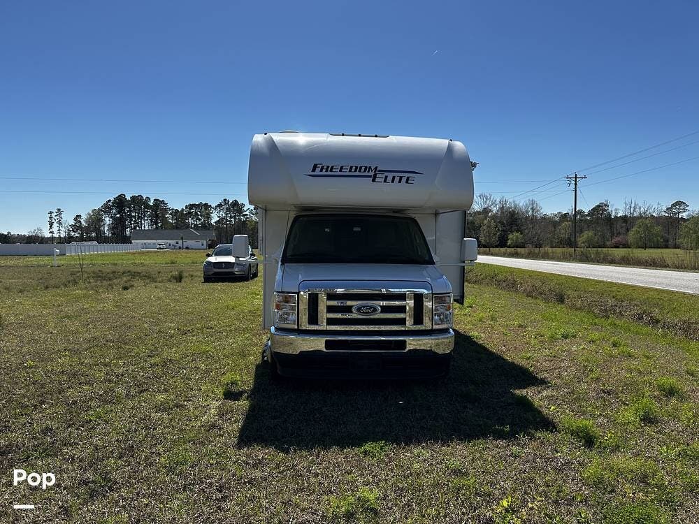 Call now about this 2024 Thor Motor Coach Freedom Elite 28HE! 2024 Thor Motor Coach Freedom Elite 28HE - Used Class C For Sale by Pop RVs in Conway, South Carolina features Air Conditioning, Awning, Generator, Slideout, Leveling Jacks