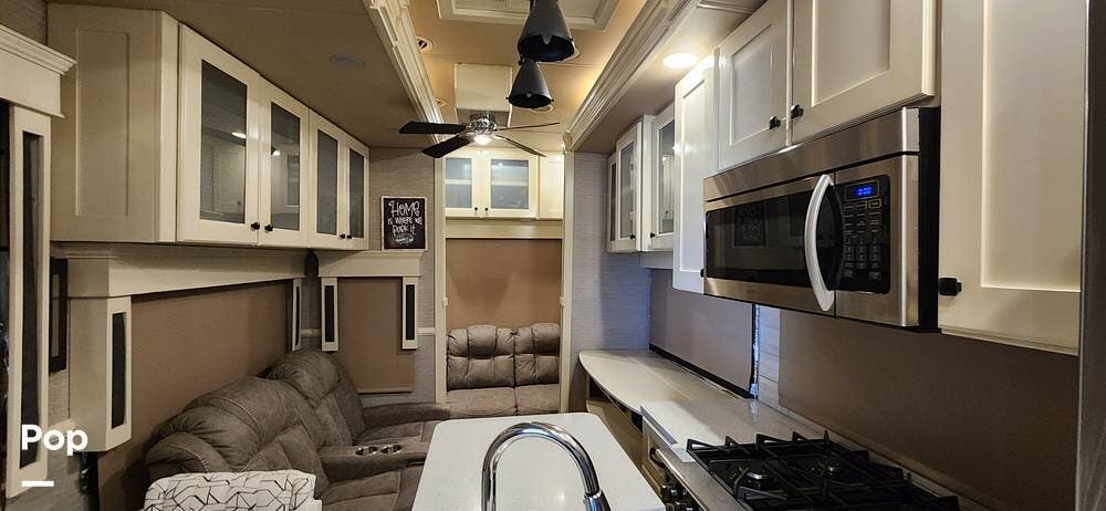 Call now about this 2022 Vanleigh Vilano 320GK! 2022 Vanleigh Vilano 320GK - Used Fifth Wheel For Sale by Pop RVs in Aubrey, Texas features Air Conditioning, Leveling Jacks, Awning, Slideout
