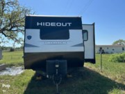 Call now about this 2023 Keystone Hideout 34FKDS! 2023 Keystone Hideout 34FKDS - Used Travel Trailer For Sale by Pop RVs in Gonzales, Texas features Leveling Jacks, Awning, Slideout, Air Conditioning