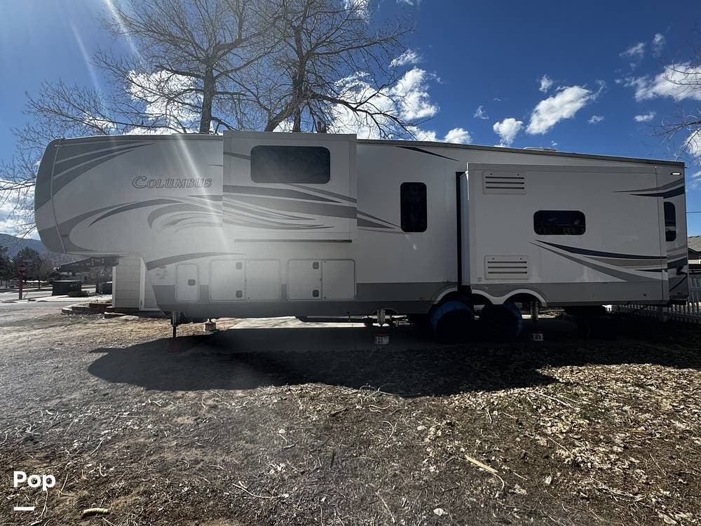 Call now about this 2020 Palomino Columbus 382FB! 2020 Palomino Columbus 382FB - Used Fifth Wheel For Sale by Pop RVs in Monument, Colorado features Air Conditioning, Leveling Jacks, Slideout, Awning