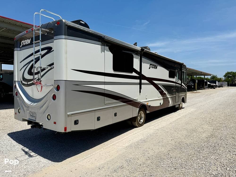 Contact us now about this 2016 Fleetwood Storm 35SK! 2016 Storm 35SK by Fleetwood from Pop RVs in Frisco, Texas