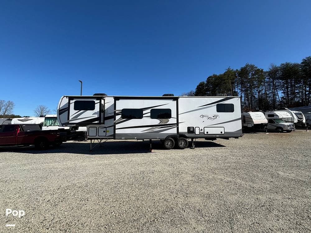 Call now about this 2024 Highland Ridge Open Range 376FBH! 2024 Highland Ridge Open Range 376FBH - Used Fifth Wheel For Sale by Pop RVs in Greensboro, North Carolina features Air Conditioning, Leveling Jacks, Slideout, Awning