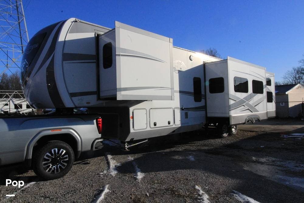 Call now about this 2021 Highland Ridge Open Range 427BHS! 2021 Highland Ridge Open Range 427BHS - Used Fifth Wheel For Sale by Pop RVs in Cincinnati, Ohio features Air Conditioning, Slideout, Awning, Leveling Jacks