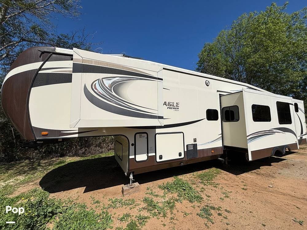 Call now about this 2015 Jayco Eagle Premier 375BHFS! 2015 Jayco Eagle Premier 375BHFS - Used Fifth Wheel For Sale by Pop RVs in Vista, California features Awning, Air Conditioning, Slideout, Leveling Jacks