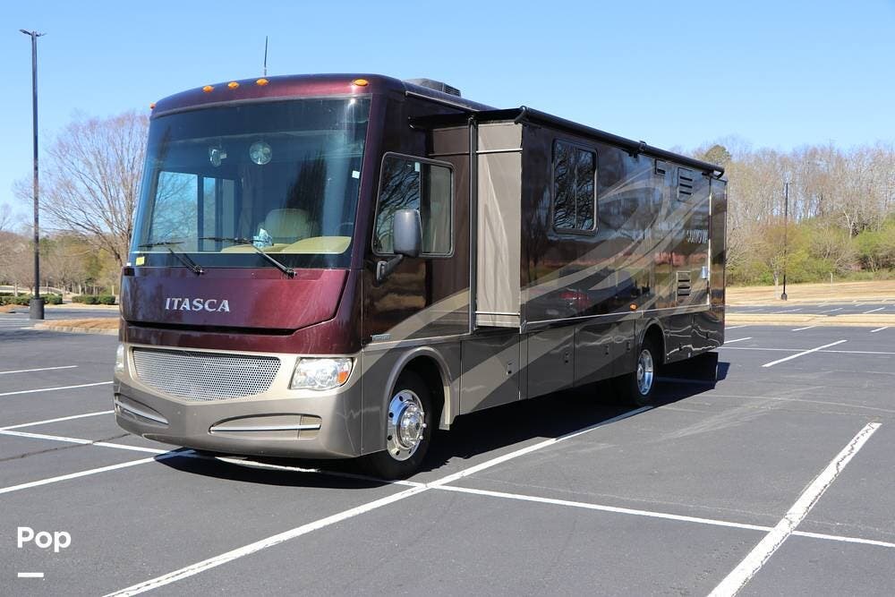 Call now about this 2015 Itasca Sunova 33C! 2015 Itasca Sunova 33C - Used Class A For Sale by Pop RVs in Cumming, Georgia features Generator, Leveling Jacks, Slideout, Air Conditioning, Awning