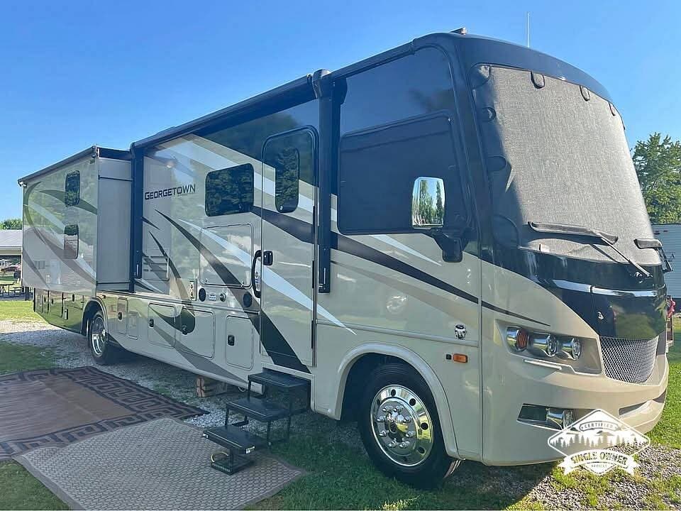 Call now about this 2019 Forest River Georgetown GT5 36B5! 2019 Forest River Georgetown GT5 36B5 - Used Class A For Sale by Pop RVs in Abbeville, South Carolina features Leveling Jacks, Air Conditioning, Slideout, Generator, Awning