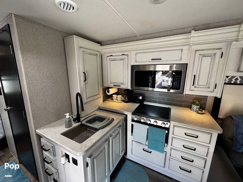 Call now about this 2021 Jayco Precept 31UL! 2021 Jayco Precept 31UL - Used Class A For Sale by Pop RVs in Helena, Alabama features Air Conditioning, Generator, Leveling Jacks, Slideout