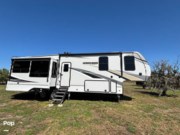 Call now about this 2021 Alliance RV Paradigm 340RL! 2021 Alliance RV Paradigm 340RL - Used Fifth Wheel For Sale by Pop RVs in Astatula, Florida features Awning, Air Conditioning, Slideout, Leveling Jacks