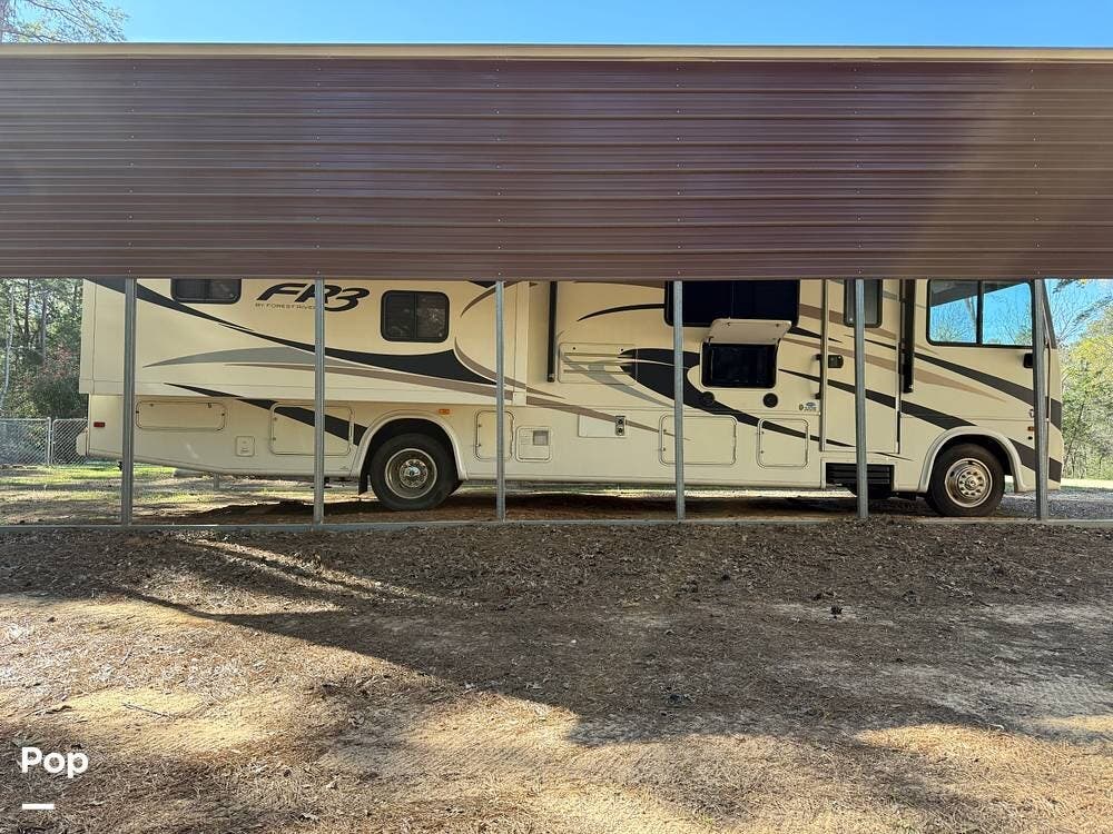 Call now about this 2017 Forest River FR3 32DS! 2017 Forest River FR3 32DS - Used Class A For Sale by Pop RVs in Tyler, Texas features Generator, Slideout, Awning, Leveling Jacks, Air Conditioning