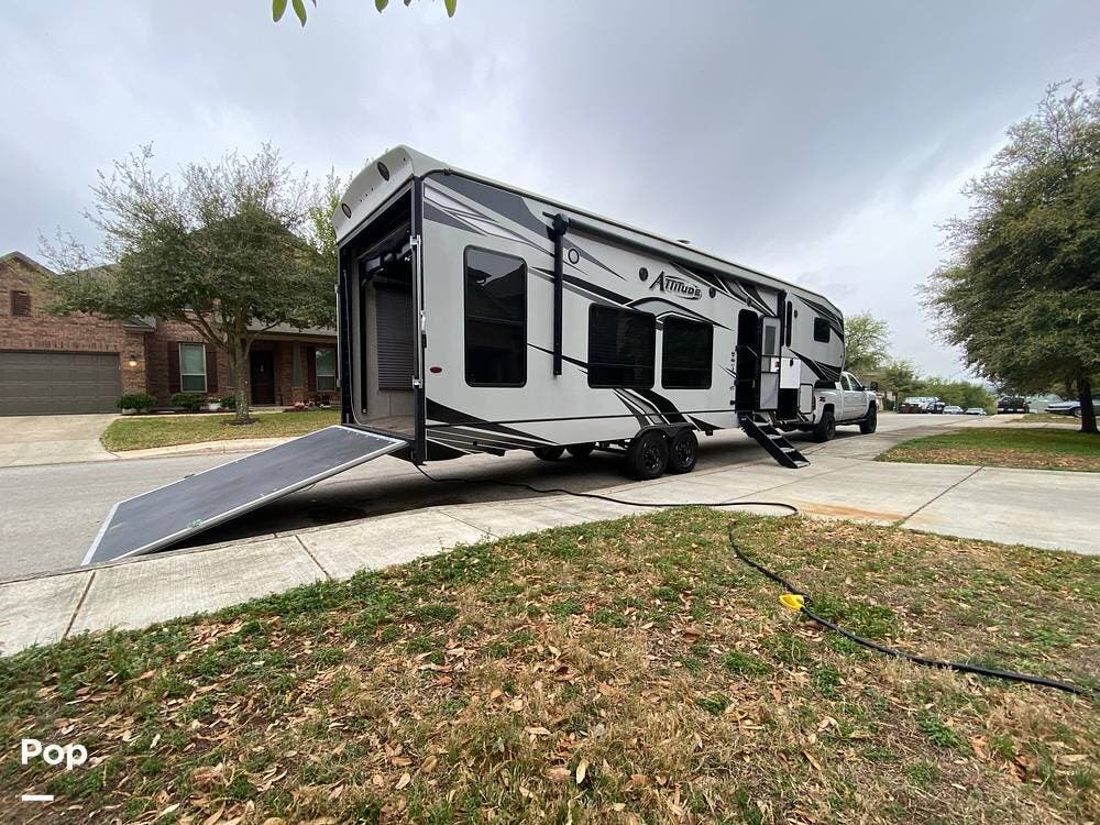 Contact us now about this 2022 Eclipse Attitude 3322SAG! 2022 Attitude 3322SAG by Eclipse from Pop RVs in Canyon Lake, Texas