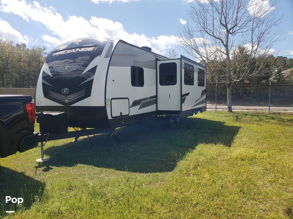 Contact us now about this 2023 Cruiser RV Radiance 25RB! 2023 Radiance 25RB by Cruiser RV from Pop RVs in Pensacola, Florida