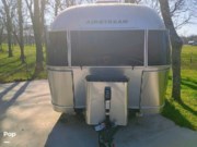 Contact us now about this 2023 Airstream Flying Cloud 25FB! 2023 Flying Cloud 25FB by Airstream from Pop RVs in Arrington, Tennessee
