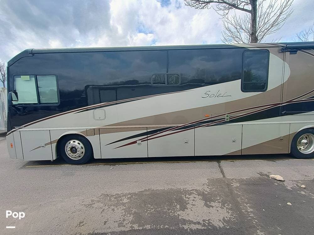 Call now about this 2016 Itasca Solei 38R! 2016 Itasca Solei 38R - Used Diesel Pusher For Sale by Pop RVs in Nolensville, Tennessee features Air Conditioning, Leveling Jacks, Slideout, Generator, Awning