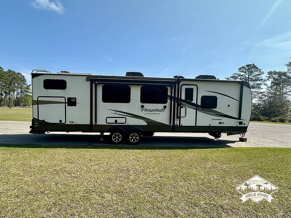 Call now about this 2023 Forest River Flagstaff Classic 832BWS! 2023 Forest River Flagstaff Classic 832BWS - Used Travel Trailer For Sale by Pop RVs in Longs, South Carolina features Awning, Slideout, Air Conditioning
