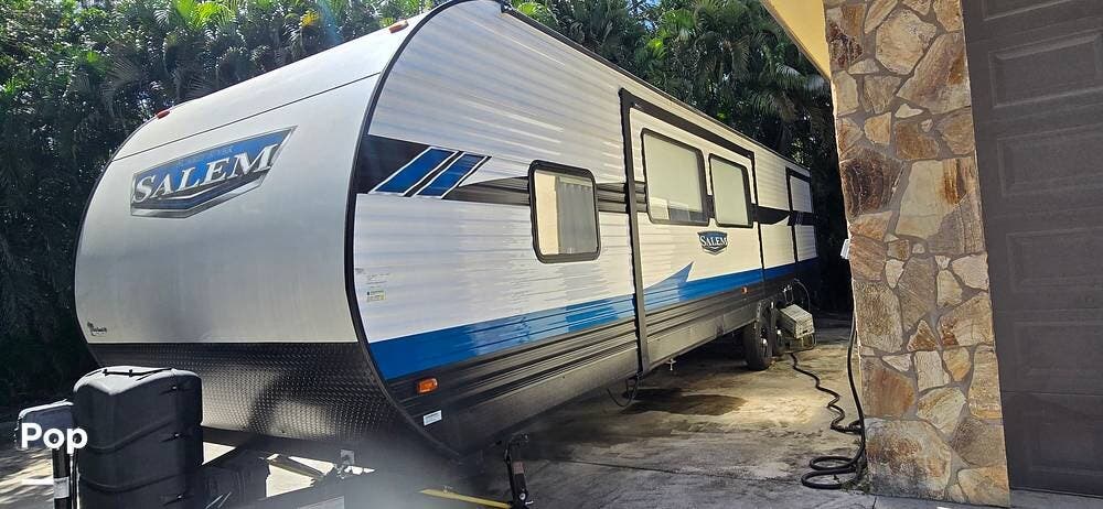 Call now about this 2023 Forest River Salem 36VBDS! 2023 Forest River Salem 36VBDS - Used Travel Trailer For Sale by Pop RVs in Loxahatchee, Florida features Slideout, Leveling Jacks, Air Conditioning, Awning