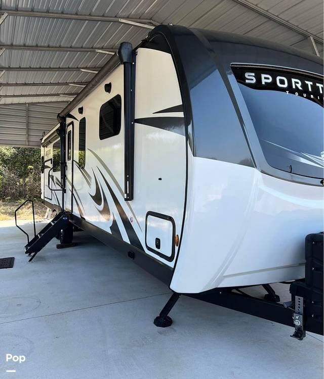 Call now about this 2021 Venture RV SportTrek 333VMI! 2021 Venture RV SportTrek 333VMI - Used Travel Trailer For Sale by Pop RVs in Abington, Massachusetts features Slideout, Awning, Air Conditioning, Leveling Jacks