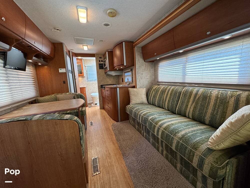 Call now about this 2007 Itasca Navion 23H! 2007 Itasca Navion 23H - Used Class C For Sale by Pop RVs in Alhambra, California features Air Conditioning, Generator, Awning, Slideout