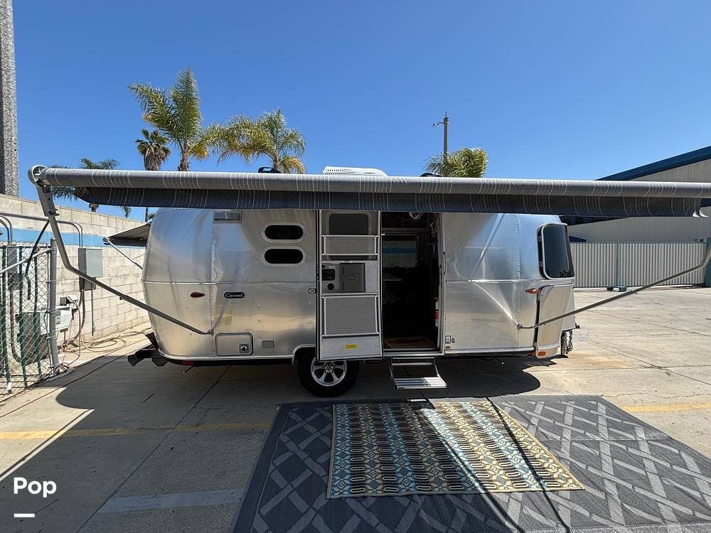 Contact us now about this 2022 Airstream Caravel 20FB! 2022 Caravel 20FB by Airstream from Pop RVs in San Marcos, California