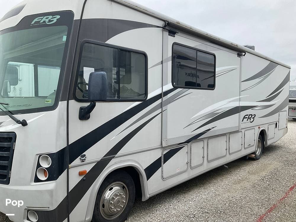 Call now about this 2017 Forest River FR3 32DS! 2017 Forest River FR3 32DS - Used Class A For Sale by Pop RVs in Branson, Missouri features Air Conditioning, Slideout, Awning, Leveling Jacks, Generator