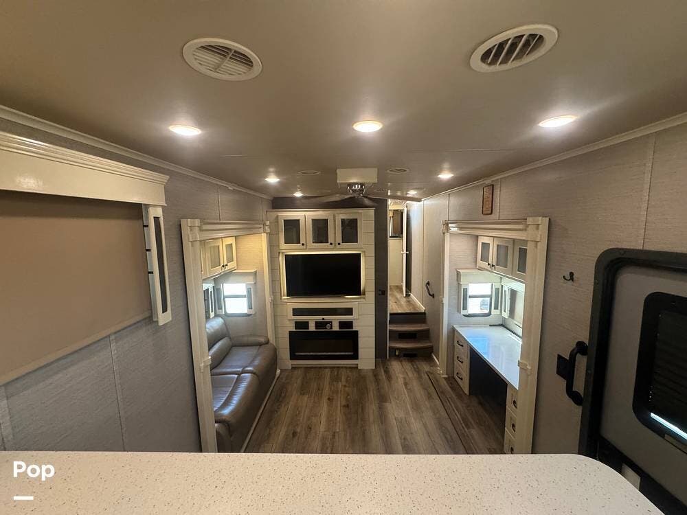 Contact us now about this 2022 Vanleigh Vilano 394RK! 2022 Vilano 394RK by Vanleigh from Pop RVs in Dewey, Arizona