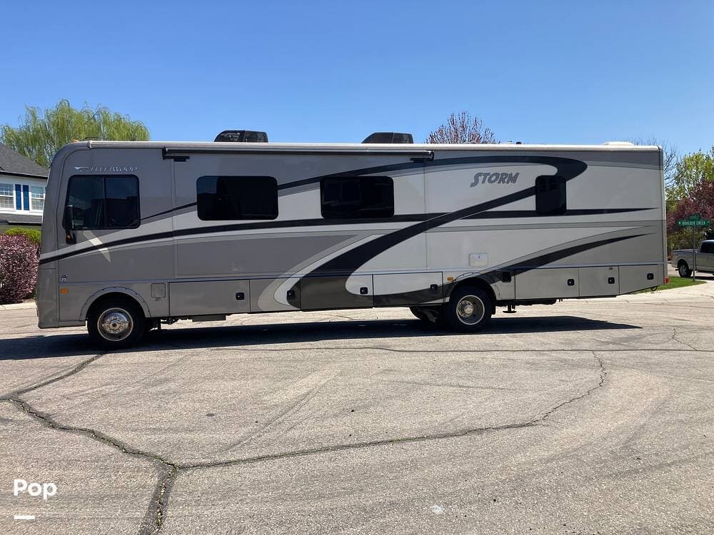 Contact us now about this 2016 Fleetwood Storm 35SK! 2016 Storm 35SK by Fleetwood from Pop RVs in Meridian, Idaho