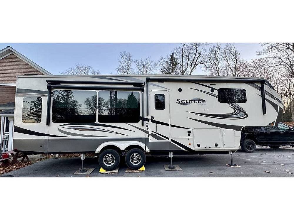 Call now about this 2021 Grand Design Solitude 310GK-R! 2021 Grand Design Solitude 310GK-R - Used Fifth Wheel For Sale by Pop RVs in Factoryville, Pennsylvania features Leveling Jacks, Air Conditioning, Awning, Slideout