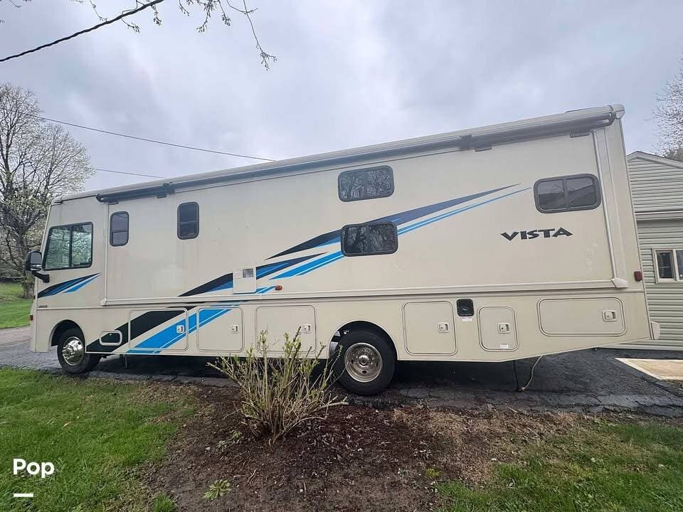 Call now about this 2019 Winnebago Vista 31BE! 2019 Winnebago Vista 31BE - Used Class A For Sale by Pop RVs in Lancaster, Ohio features Generator, Slideout, Air Conditioning, Awning, Leveling Jacks