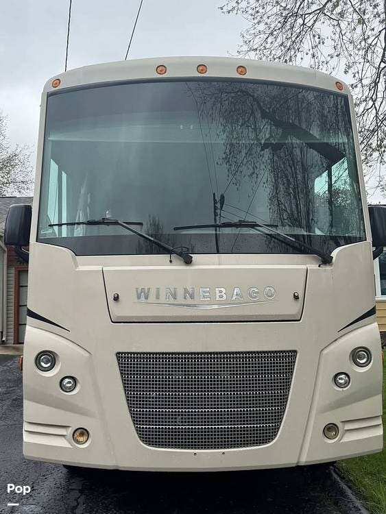 Contact us now about this 2019 Winnebago Vista 31BE! 2019 Vista 31BE by Winnebago from Pop RVs in Lancaster, Ohio