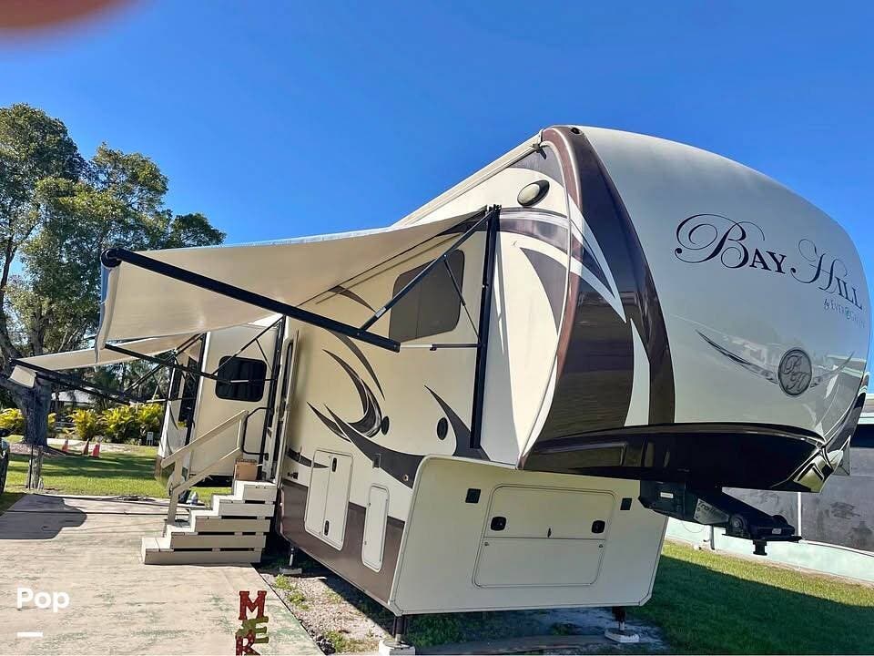 Contact us now about this 2016 Buck's Tiny Houses Evergreen Bay Hill 369RE! 2016 Evergreen Bay Hill 369RE by Buck's Tiny Houses from Pop RVs in Fort Myers, Florida