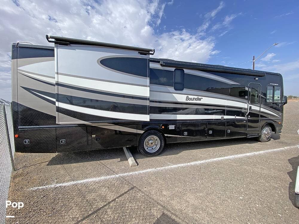 Contact us now about this 2016 Fleetwood Bounder 35K! 2016 Bounder 35K by Fleetwood from Pop RVs in Tucson, Arizona