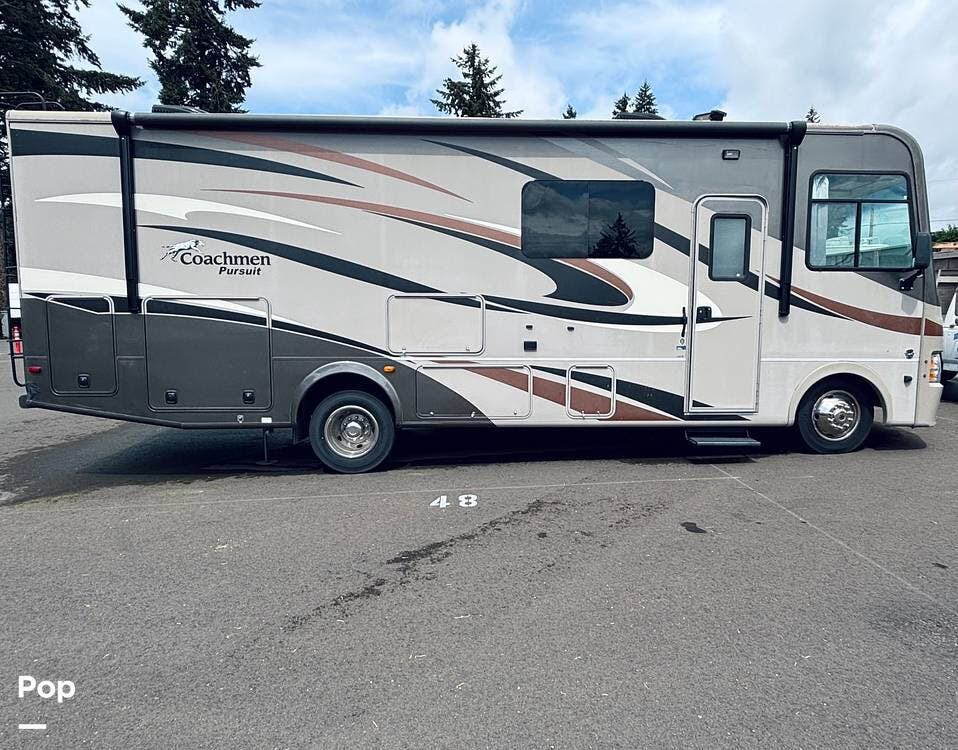 Call now about this 2017 Coachmen Pursuit 30FW! 2017 Coachmen Pursuit 30FW - Used Class A For Sale by Pop RVs in Clackamas, Oregon features Leveling Jacks, Generator, Air Conditioning, Awning, Slideout