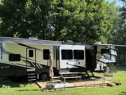 Contact us now about this 2022 Alliance RV Valor 41V15! 2022 Valor 41V15 by Alliance RV from Pop RVs in Glenmont, Ohio