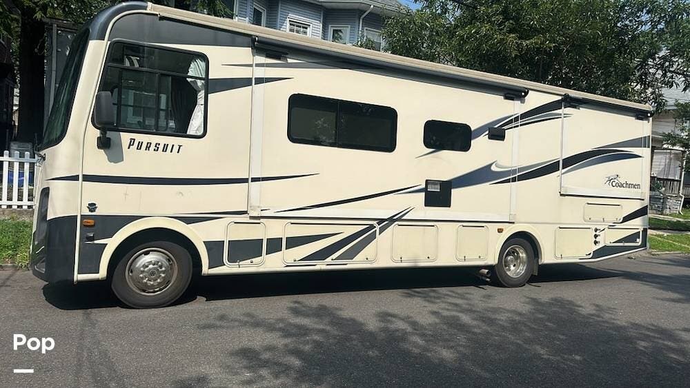 Contact us now about this 2019 Coachmen Pursuit 32WC! 2019 Pursuit 32WC by Coachmen from Pop RVs in Newark, New Jersey