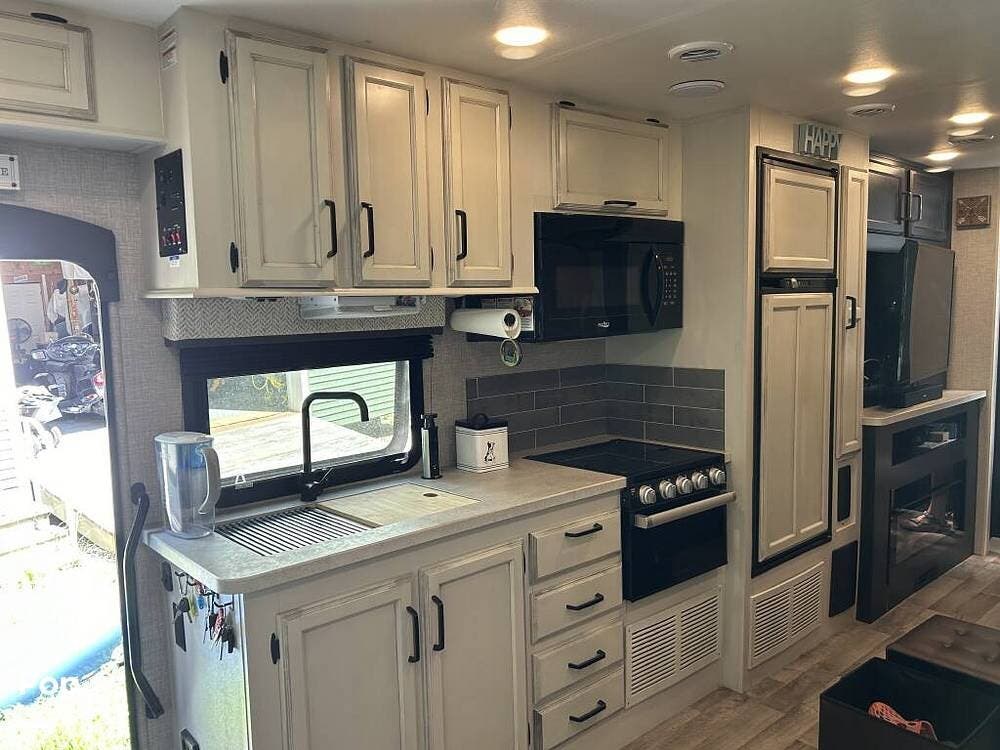 Contact us now about this 2023 Entegra Coach Odyssey 26M! 2023 Odyssey 26M by Entegra Coach from Pop RVs in Dighton, Massachusetts