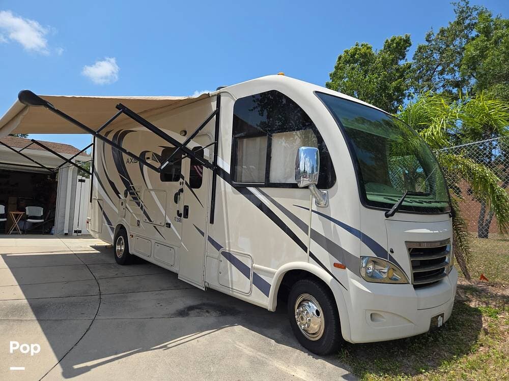 Call now about this 2017 Thor Motor Coach Axis 25.4! 2017 Thor Motor Coach Axis 25.4 - Used Class A For Sale by Pop RVs in Largo, Florida features Slideout, Generator, Awning, Air Conditioning