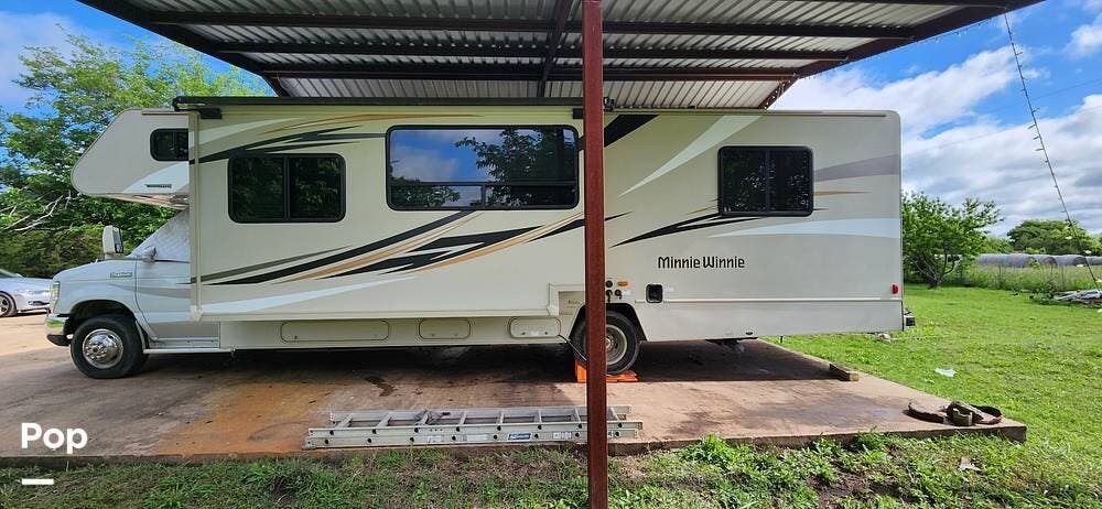 Call now about this 2016 Winnebago Minnie Winnie 31K! 2016 Winnebago Minnie Winnie 31K - Used Class C For Sale by Pop RVs in Anna, Texas features Air Conditioning, Awning, Slideout, Generator