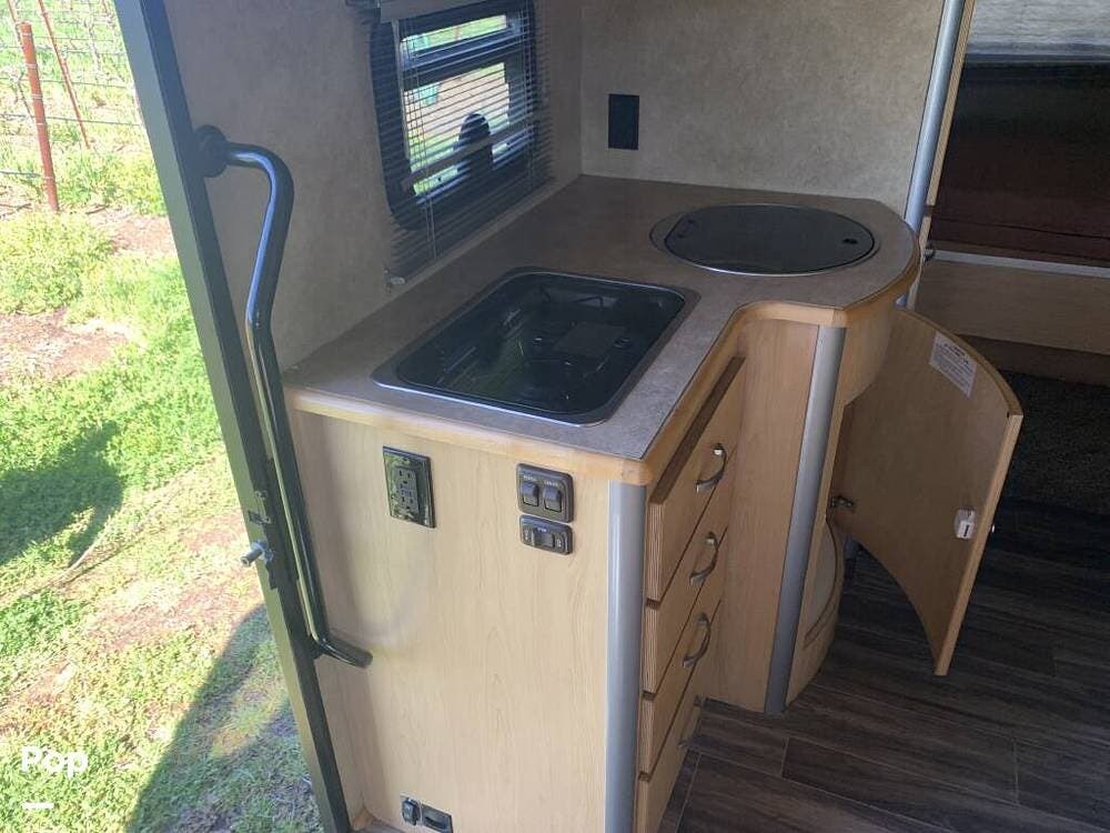 Contact us now about this 2008 Itasca Navion iQ 24DL! 2008 Navion iQ 24DL by Itasca from Pop RVs in Napa, California