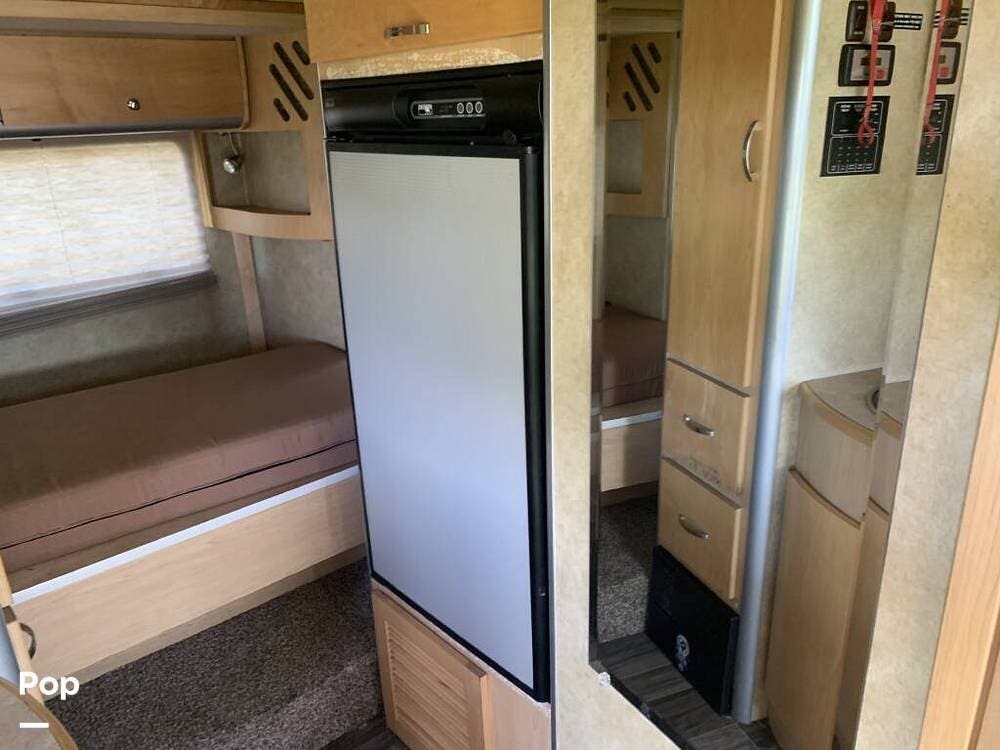 Call now about this 2008 Itasca Navion iQ 24DL! 2008 Itasca Navion iQ 24DL - Used Class C For Sale by Pop RVs in Napa, California features Awning, Slideout, Air Conditioning, Generator